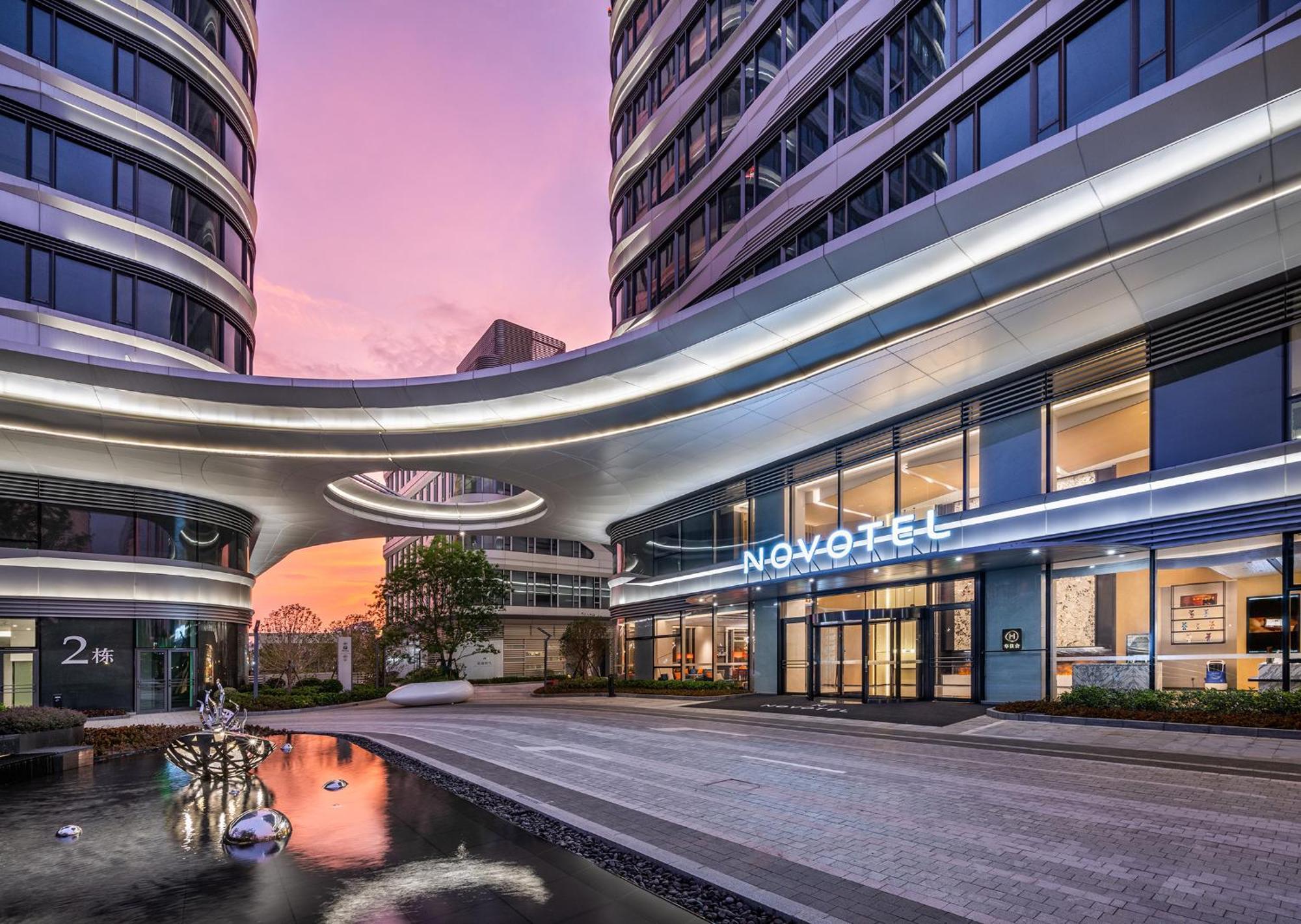 Novotel Shanghai Caohejing 외부 사진
